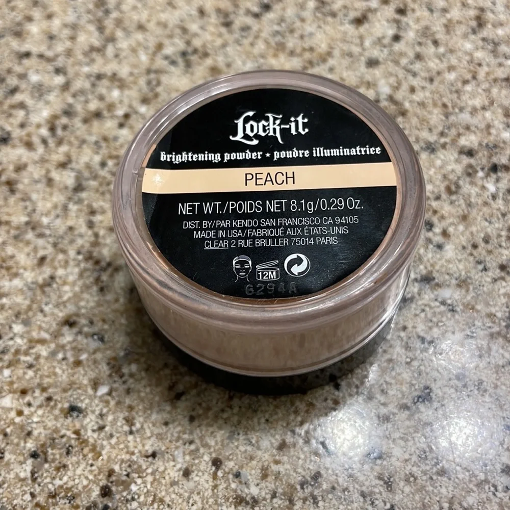Kat Von D lock-it brightening powder color peach